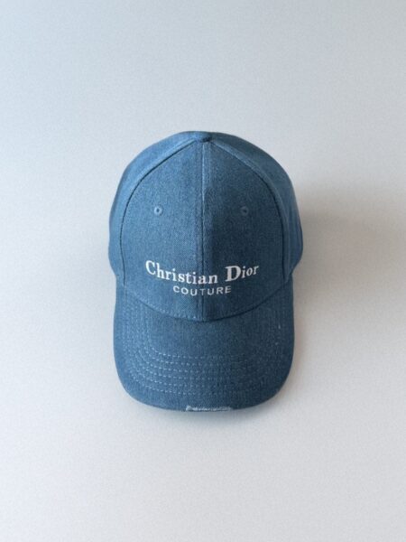 [디올] 꾸뛰르 로고 자수 데님 볼캡 (3 COLORS)