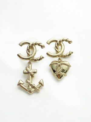 [샤넬] 펜던트 귀걸이 (2 COLORS)