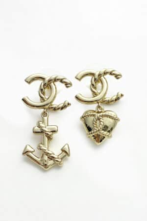[샤넬] 펜던트 귀걸이 (2 COLORS)