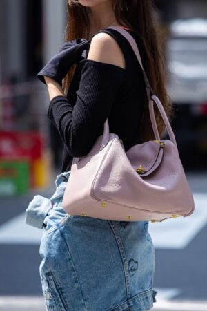 [에르메스] 린디 30cm Taurillon Clemence/ Rose Sakura - Gold