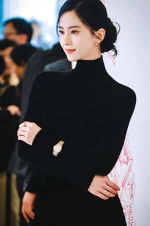 [디올] 피티드 터틀넥 스웨터