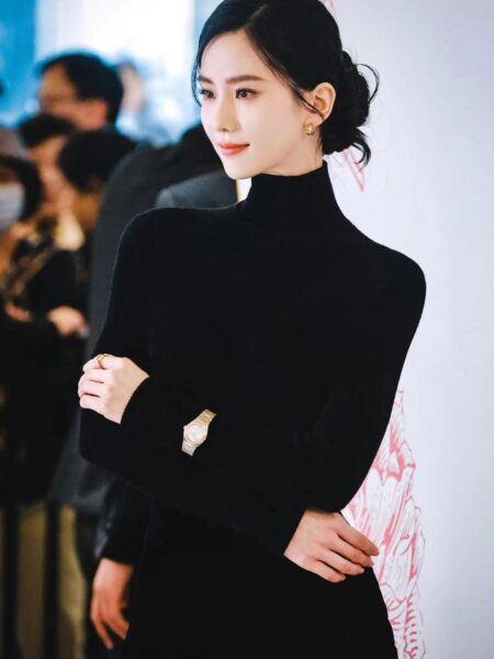 [디올] 피티드 터틀넥 스웨터