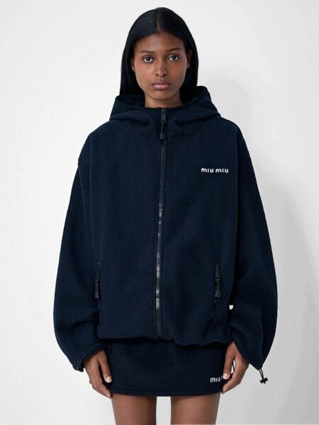 [미우미우] 로고 모티프 후드티셔츠