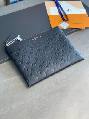 [루이비통] 앙프렝뜨 데일리 파우치 클러치 M62937