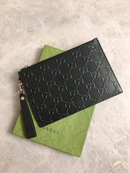 [구찌] GG 엠보스(양각) 클러치