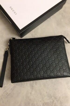 [구찌] GG 엠보스 클러치