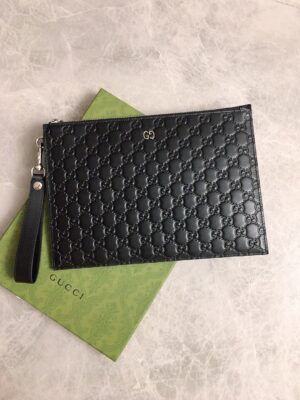 [구찌] GG 엠보스 클러치