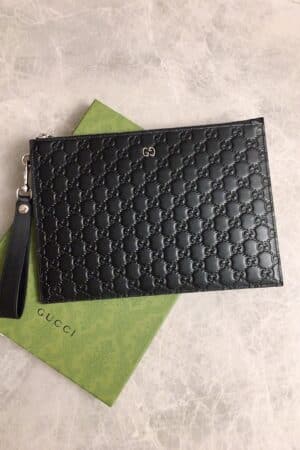 [구찌] GG 엠보스 클러치