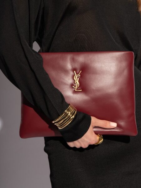 [생로랑] 램스킨 소재의 calypso 스몰 클러치백 765025