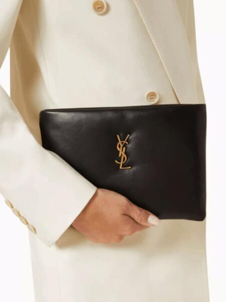 [생로랑] 램스킨 소재의 calypso 스몰 클러치백 765025