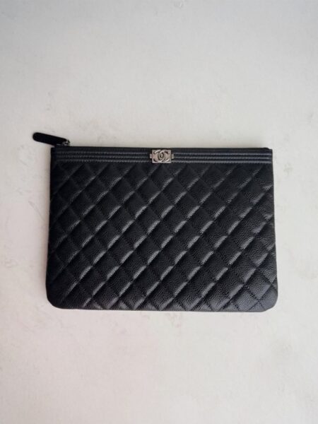 [샤넬] 보이 미디엄 클러치 A84406