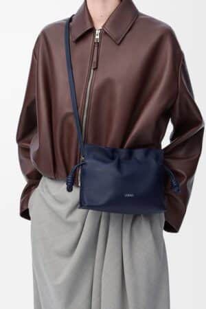 [로에베] 미니 플라멩코 클러치 나파 카프스킨 아비스 블루 A411FC2X73