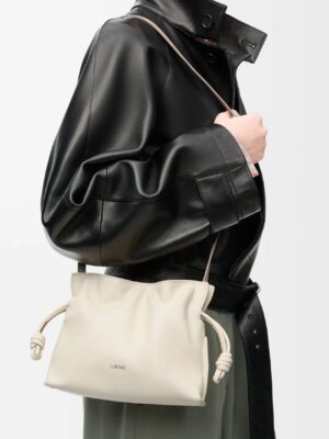 [로에베] 미니 플라멩코 클러치 나파 카프스킨 씨솔트 A411FC2X73