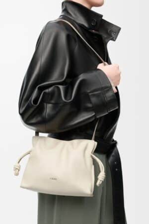 [로에베] 미니 플라멩코 클러치 나파 카프스킨 씨솔트 A411FC2X73