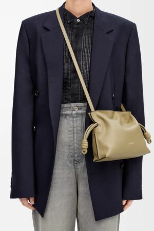 [로에베] 미니 플라멩코 클러치 나파 카프스킨 클레이 그린 A411FC2X73