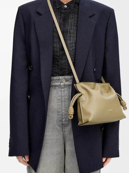 [로에베] 미니 플라멩코 클러치 나파 카프스킨 클레이 그린 A411FC2X73