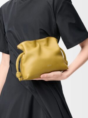 [로에베] 미니 플라멩코 클러치 나파 카프스킨 진저 A411FC2XA6