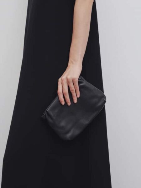 [더 로우] 부어스 가죽 클러치 백 W1280L97BLPL