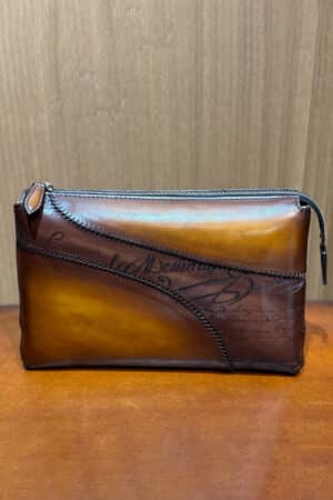 [벨루티] TERSIO SCRITTO 패턴 가죽 손가방