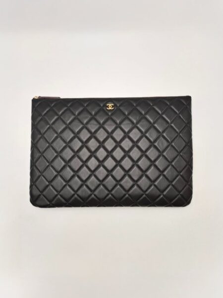 [샤넬] 클래식 클러치 라지 램스킨 블랙 금장 A82552