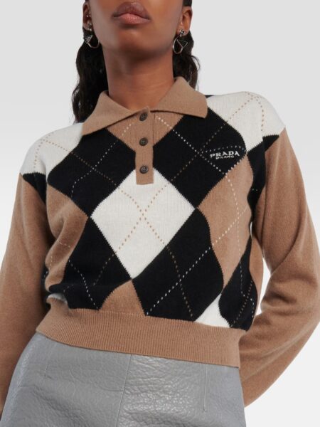 [프라다] 브라운 아가일 캐시미어 폴로 스웨터 P24Z1V