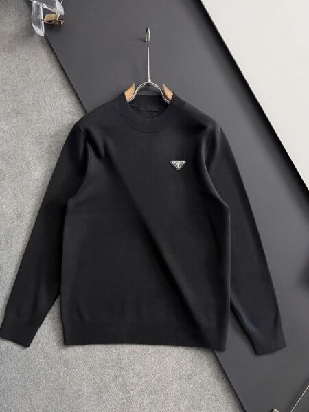 [프라다] 엘보우 패치 크루넥 스웨터 (2 COLORS)