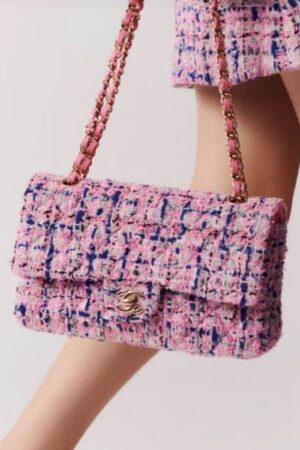 [샤넬] 23s 클래식 플랩 체인백 미디엄 트위드 핑크 A01112 B10294 NM478