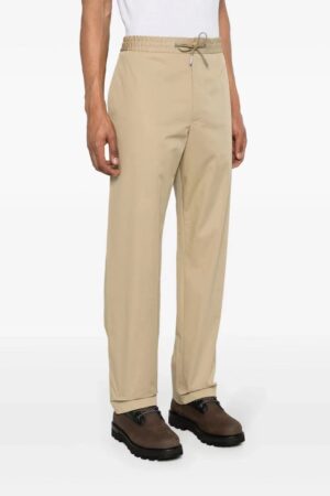 [몽클레어] 로고 아플리케 테이퍼드 트라우저 (2 COLORS)