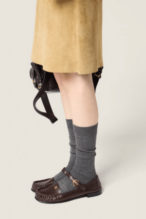 [미우미우] 스트랩 디테일의 레더 로퍼 (2 COLORS)