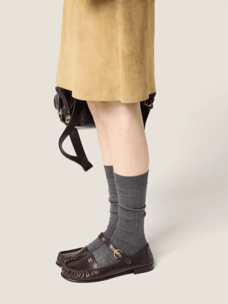 [미우미우] 스트랩 디테일의 레더 로퍼 (2 COLORS)