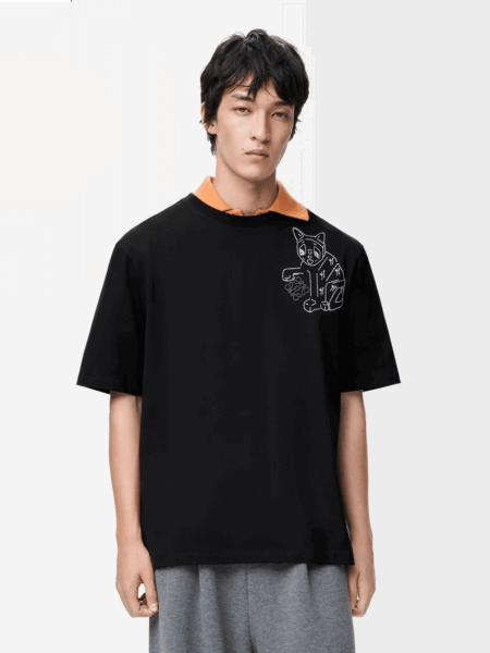 [로에베] 애너그램 럭키 캣 자수 티셔츠 (2 COLORS)