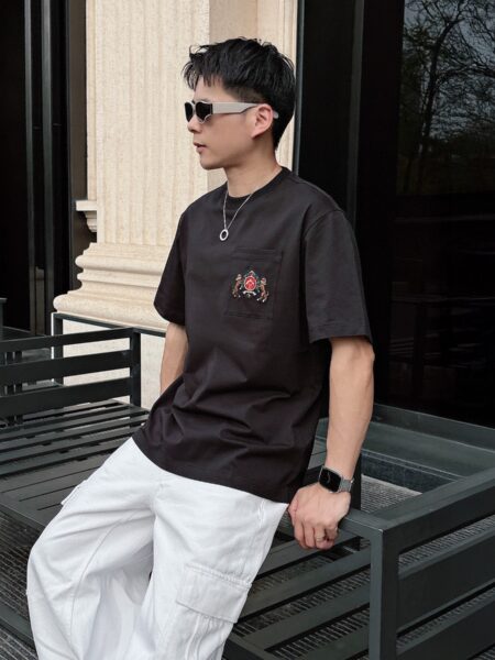 [루이비통] LV 도그 자수 티셔츠 (2 COLORS)