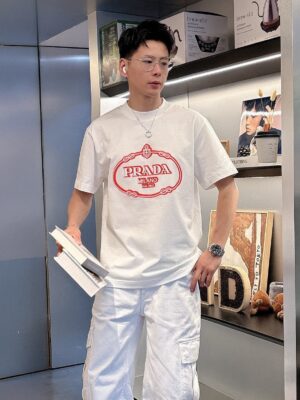[프라다] 밀라노 로고 티셔츠 (2 COLORS)