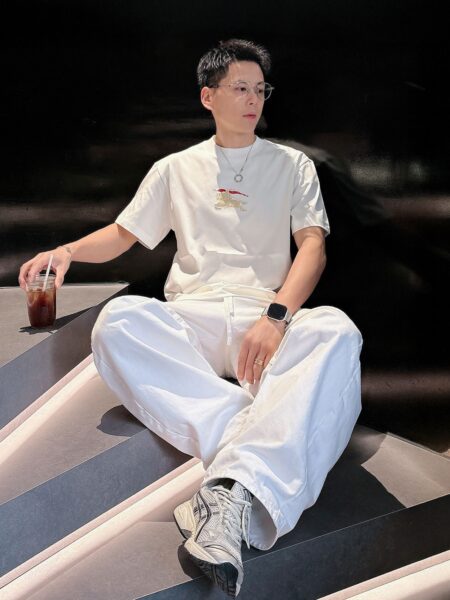 [버버리] 에퀘스트리언 나이트 자수 티셔츠 (2 COLORS)