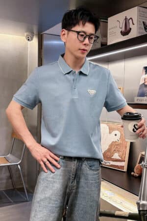 [프라다] 로고 패치 디테일 폴로 셔츠 (3 COLORS)