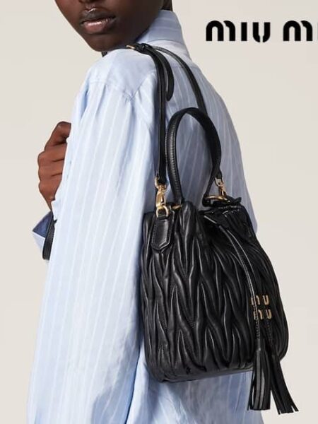 [미우미우] 마테라쎄 나파 가죽 버킷백 5BE085