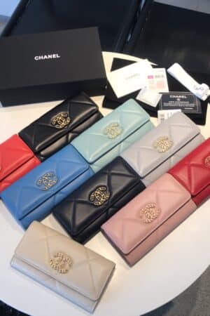 [샤넬] 19 플랩 지갑 AP0953