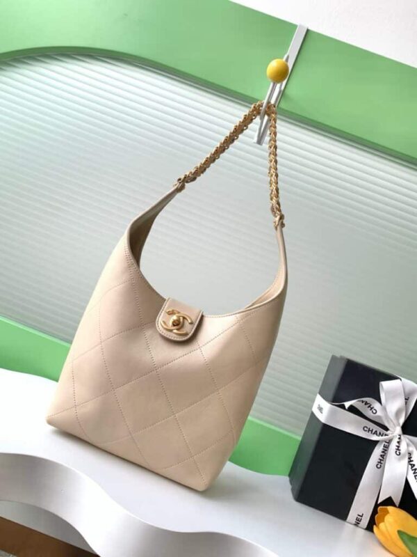 [샤넬] 스몰 호보 핸드백 램스킨 베이지 골드 메탈 AS5403