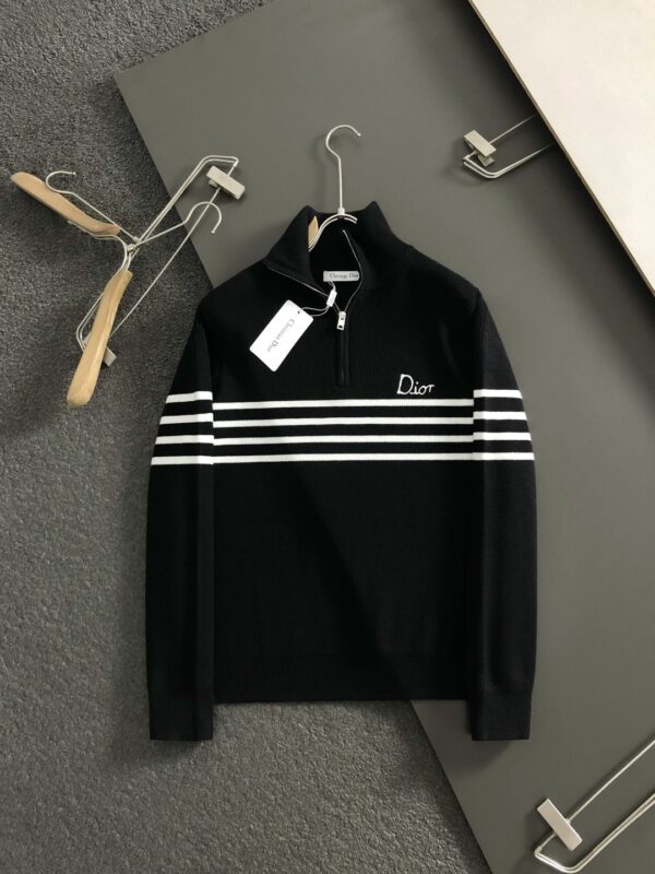 [디올] 스트라이프 하프집업 스웨터 (2 COLORS)