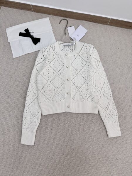 [디올] 화이트 오픈워크 코튼 니트 614W02A7085