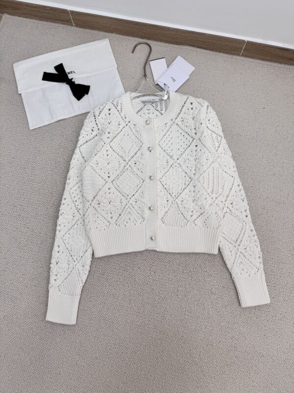 [디올] 화이트 오픈워크 코튼 니트 614W02A7085