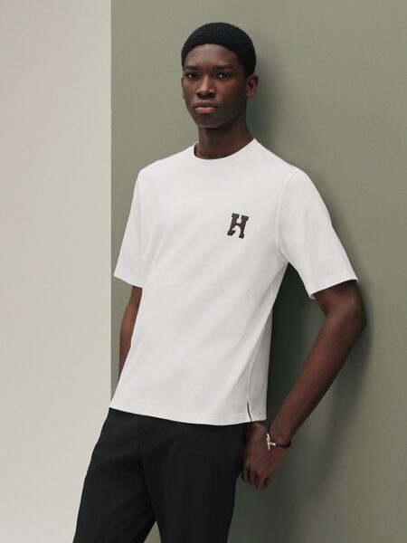 [에르메스] 가죽 디테일이 있는 "H'Cheval" 티셔츠 H567810HA90XL (3 COLORS)