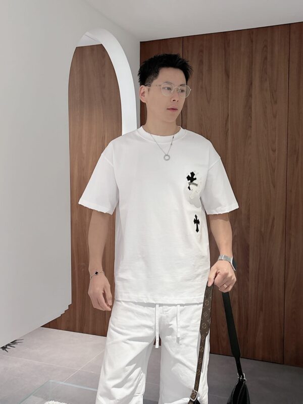 [크롬하츠] 크로스 패치 로고 티셔츠 ( 2 COLORS)