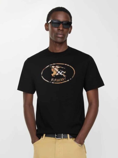 [버버리] 체크 나이트 스탬프 코튼 티셔츠 81234361(2 COLORS)