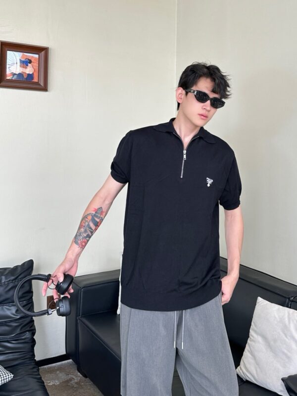 [프라다] 울 폴로 셔츠 ( 2 COLORS)