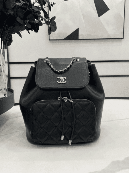 [샤넬] 22B 비지니스 어피니티 백팩 라지 블랙 케비어 카프스킨 샴페인골드 메탈 AS3530