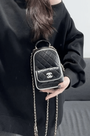 [샤넬] 미니 클래식 시즌 탑핸들 체인 백팩 블랙 AP4514