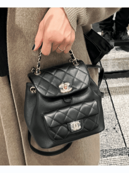 [샤넬] 22A 비지니스 어피니티 백팩 스몰 블랙 램스킨&카프스킨 샴페인골드 메탈  AS3860