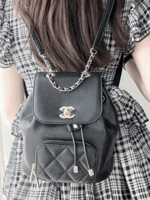 [샤넬] 22B 비지니스 어피니티 백팩 스몰 블랙 케비어 카프스킨 샴페인골드 메탈 AS3530