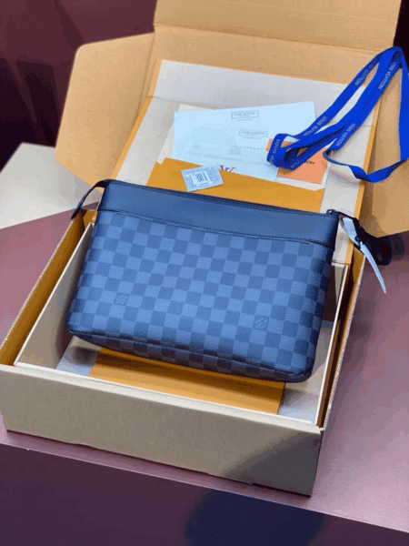 [루이비통] 포쉐트 보야주 수플